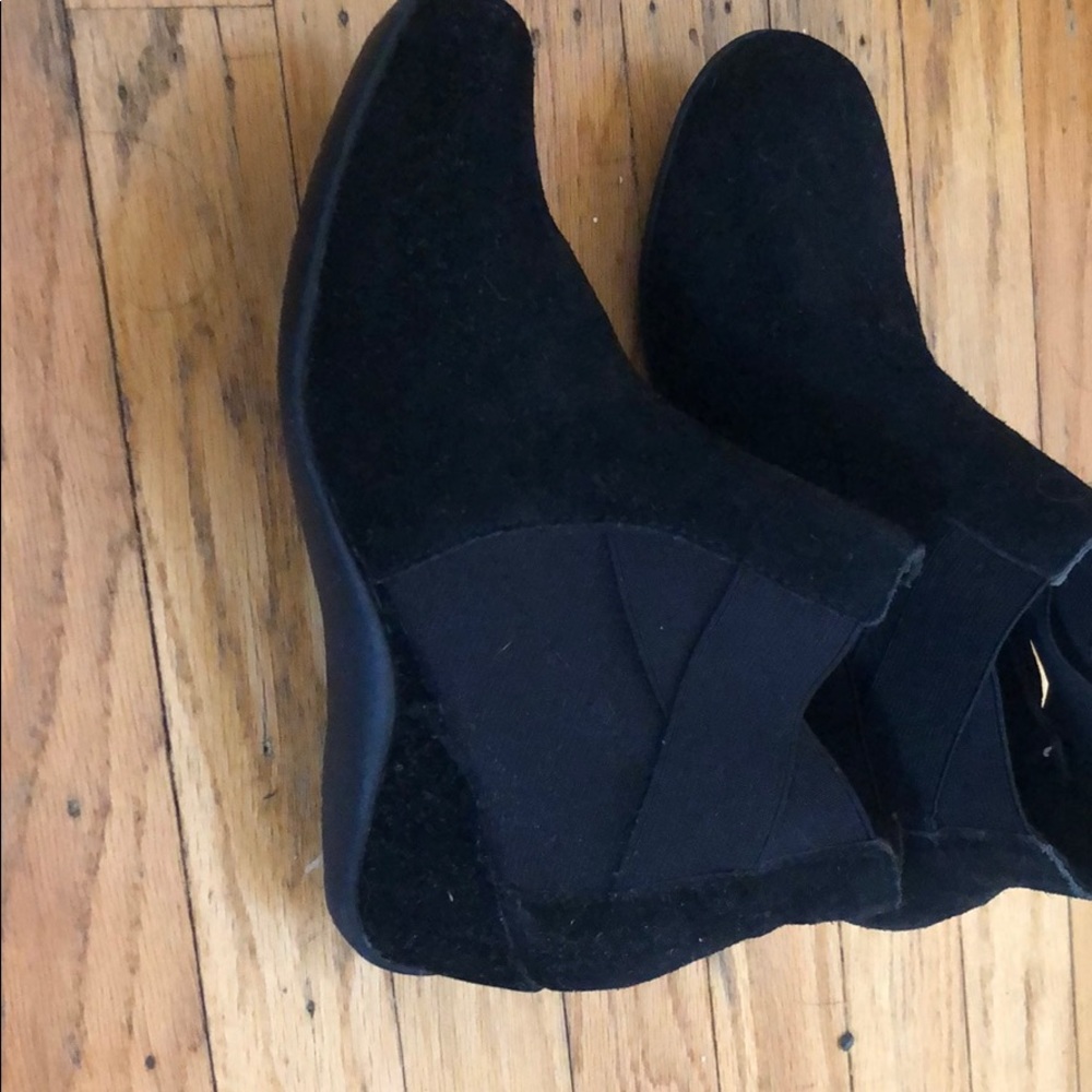 Shoes - Picture 4 of 7
